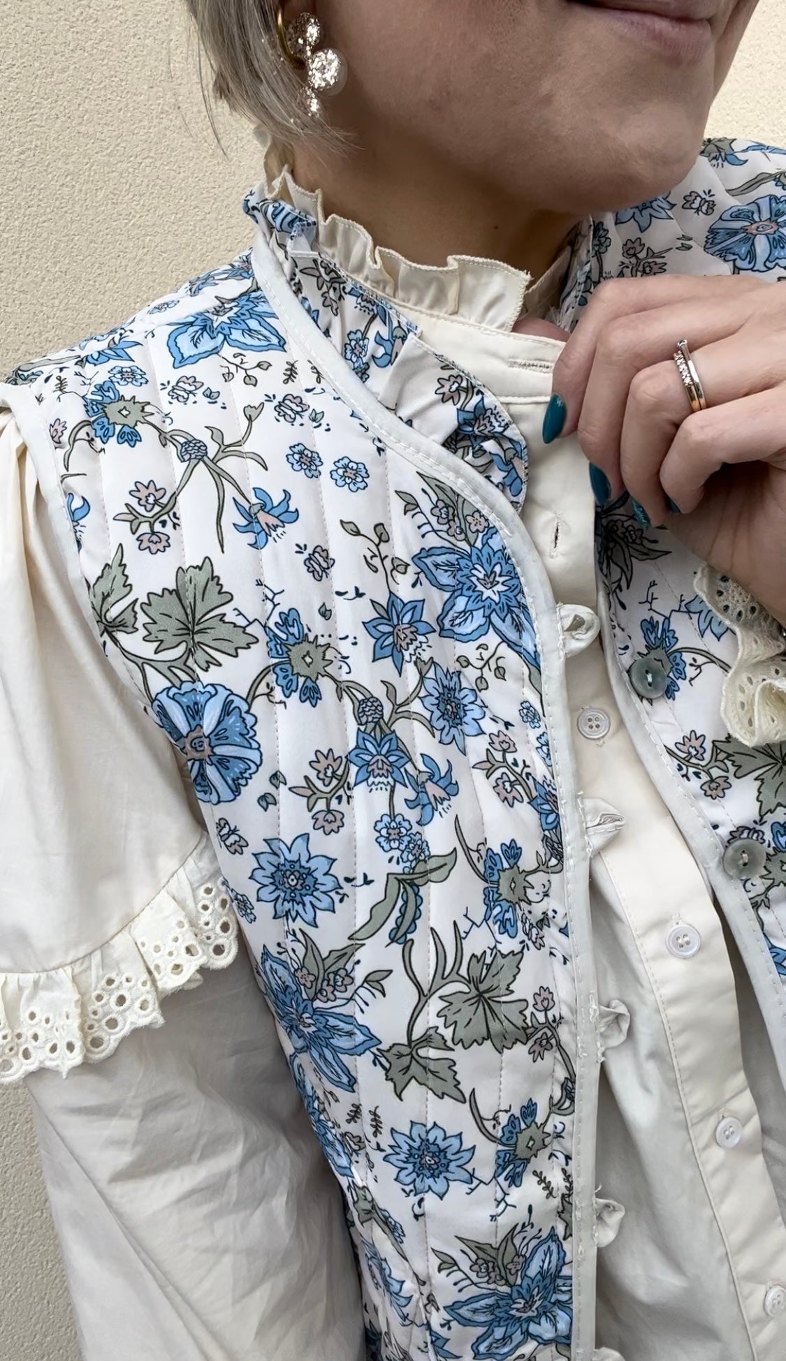 Veste sans manches fleuris bleu ciel
