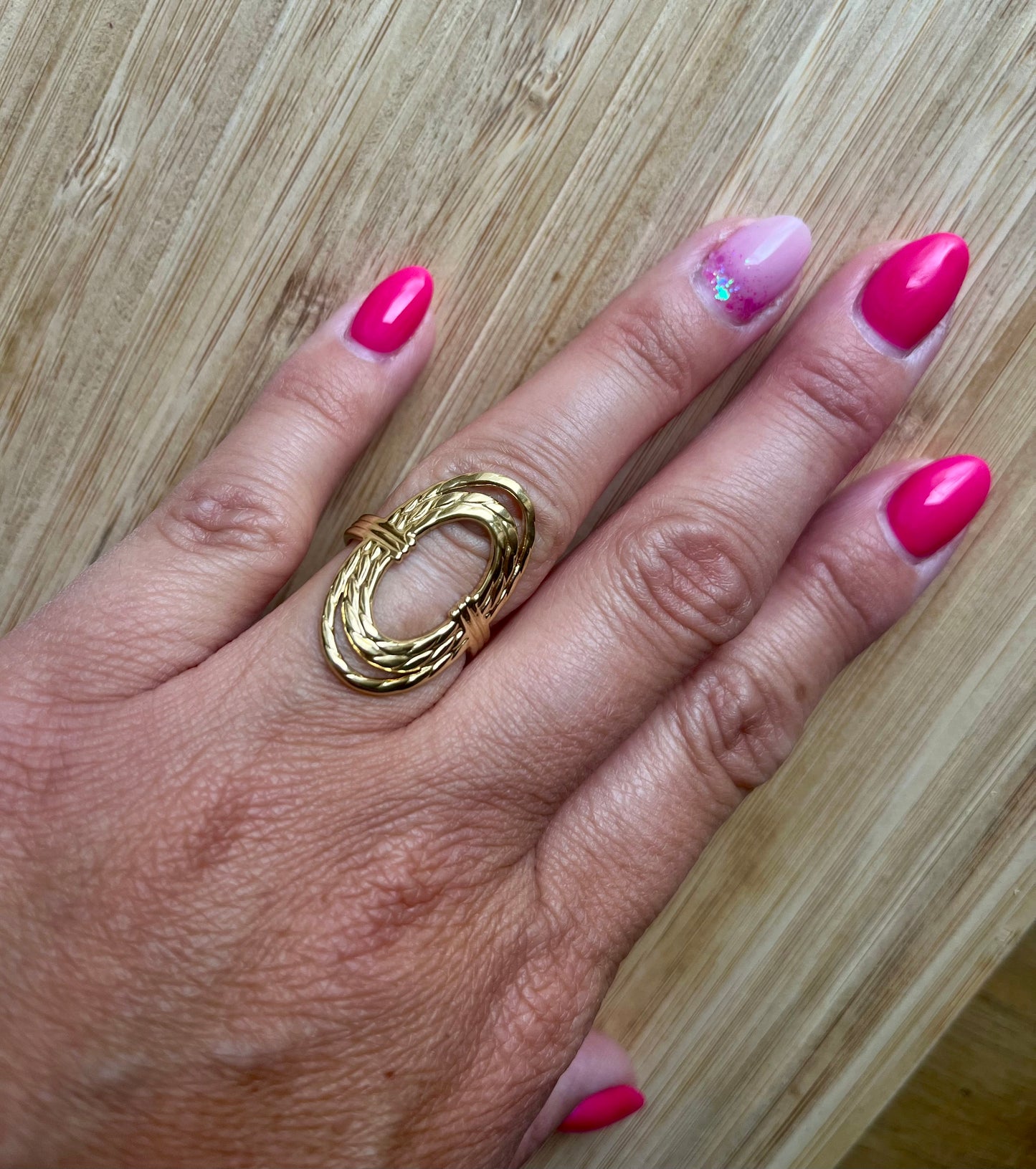 Bague ovale acier doré