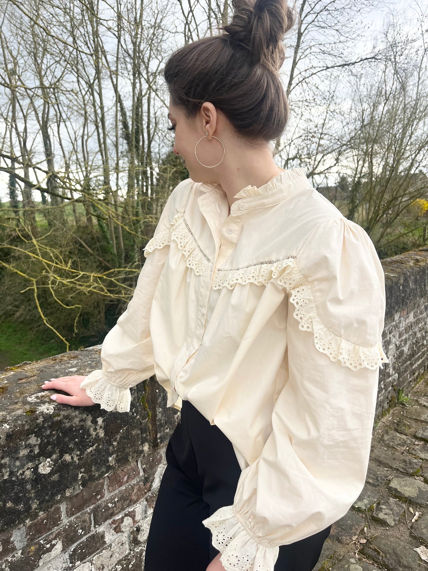 Blouse en dentelle écru
