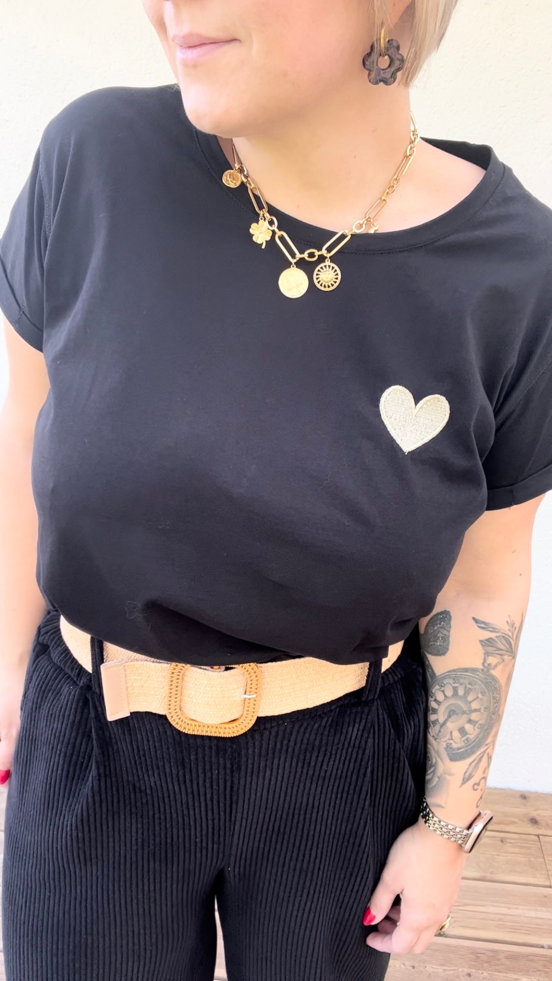 T-shirt noir coeur doré