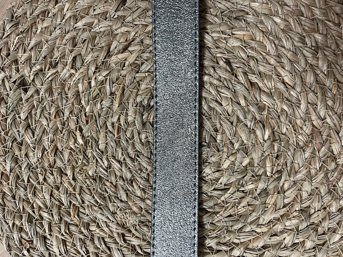 La Ceinture en cuir argenté