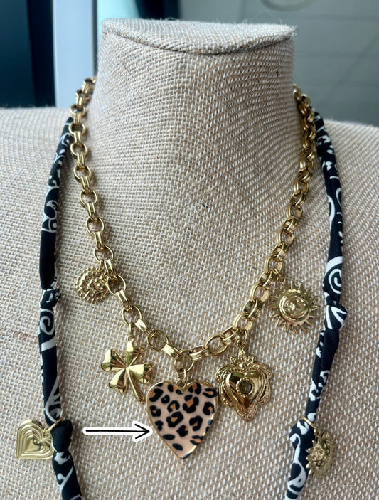 Collier pampille coeur leopard