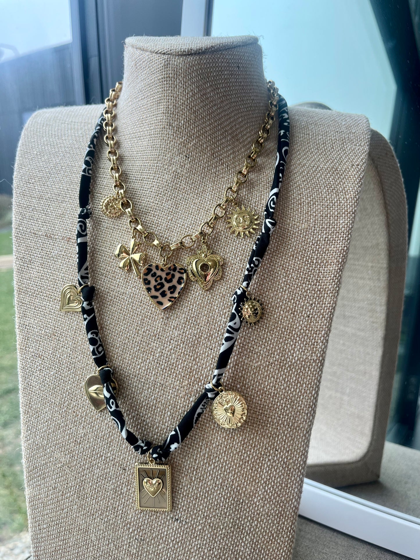 Collier pampille coeur leopard