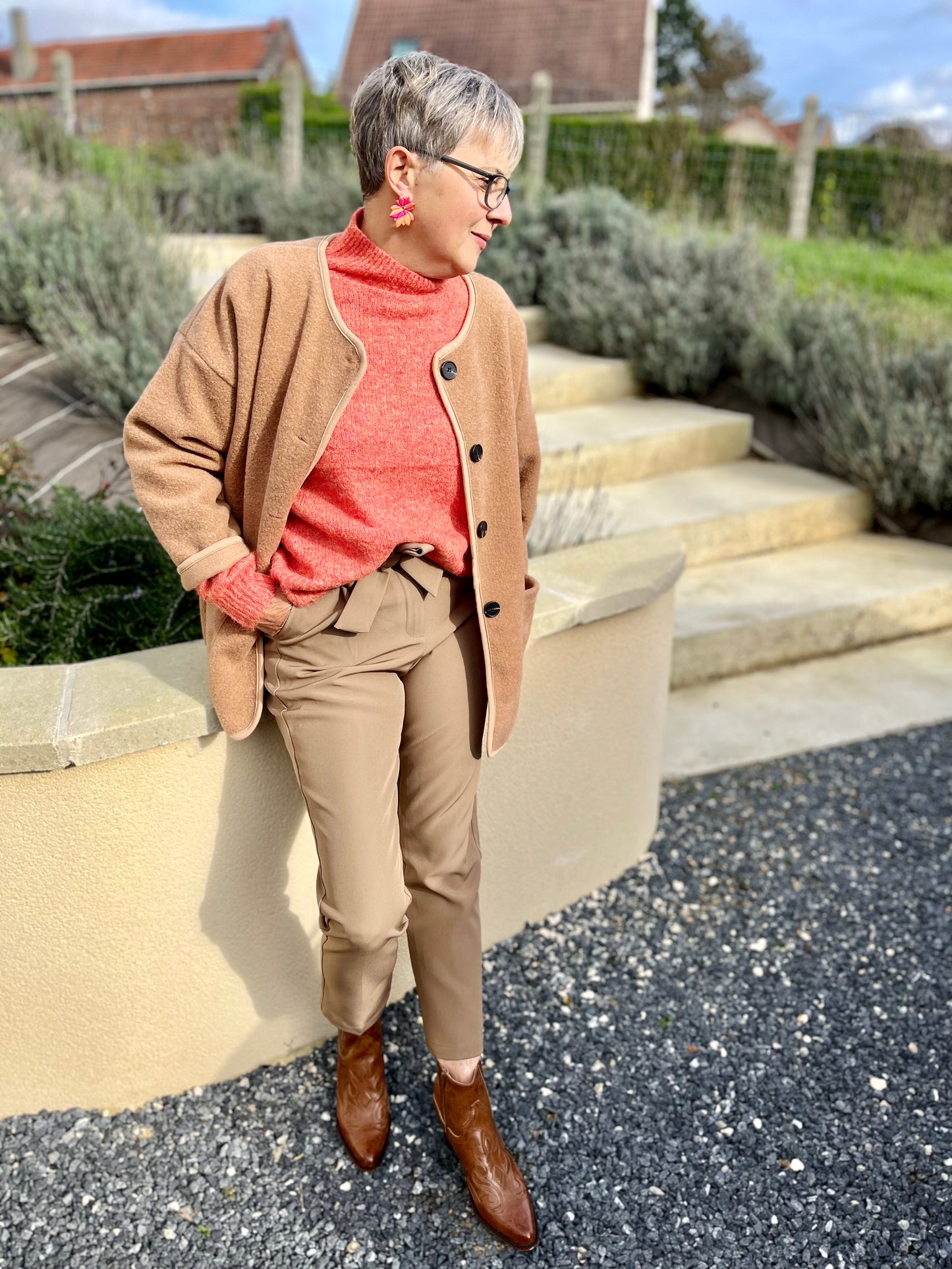 Le pantalon taille haute beige