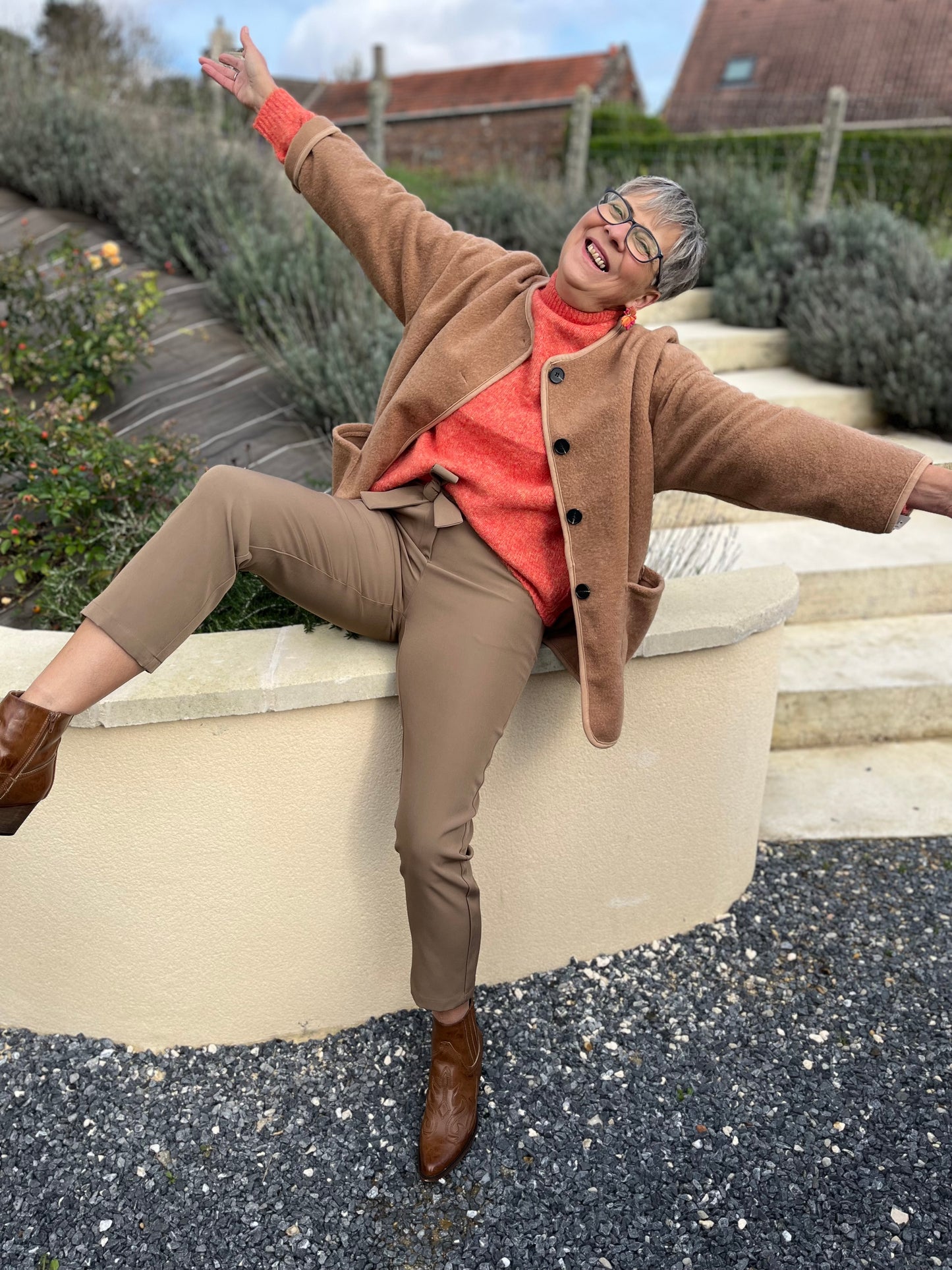 Le pantalon taille haute beige
